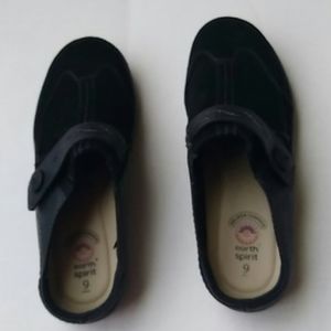 Earth Spirit Suede Clogs 9M